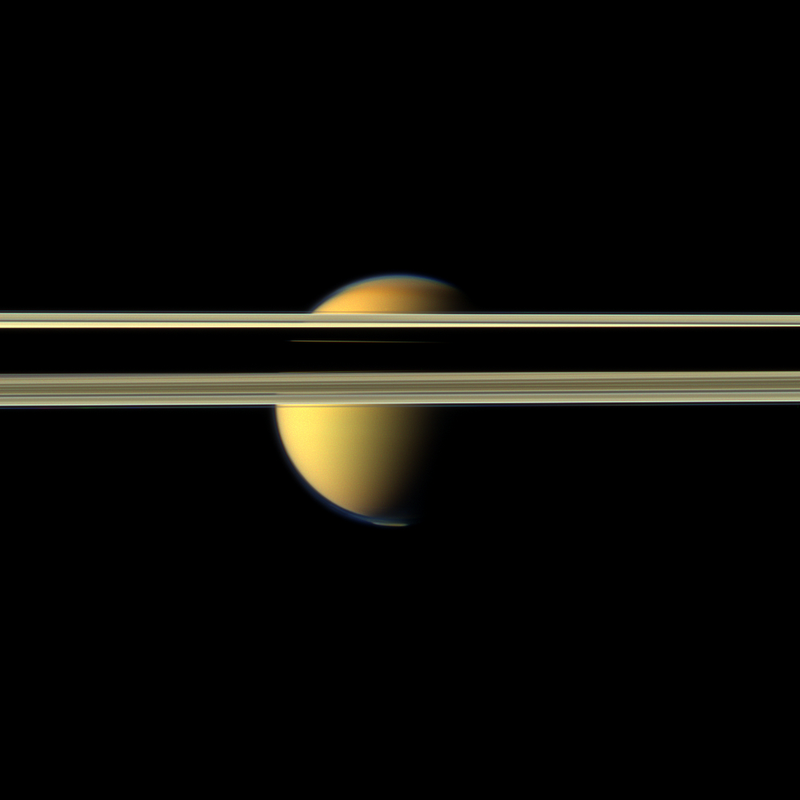 Illustration for article titled Holy crap, these true-color photographs of Saturn are gorgeous